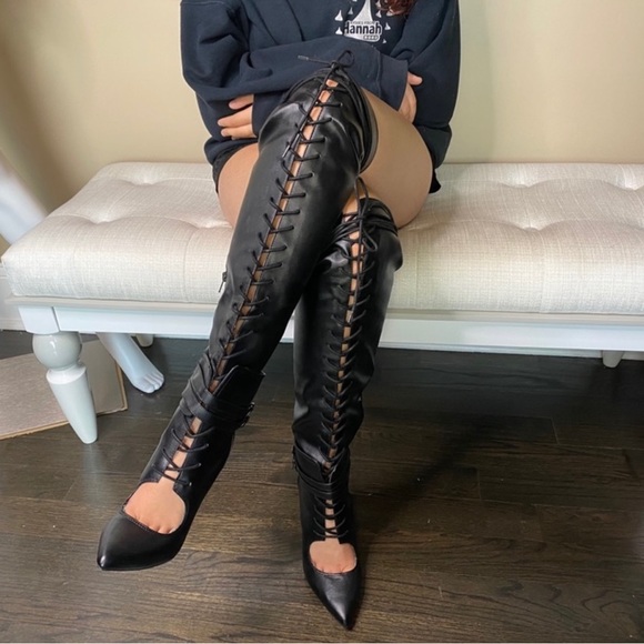 Black Cut out Pump Boot - Picture 3 of 10